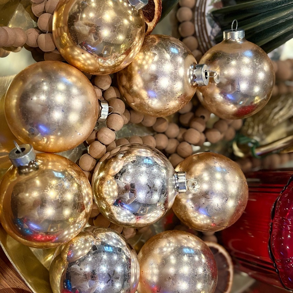 Elegant Vintage Gold Rauch Ornaments